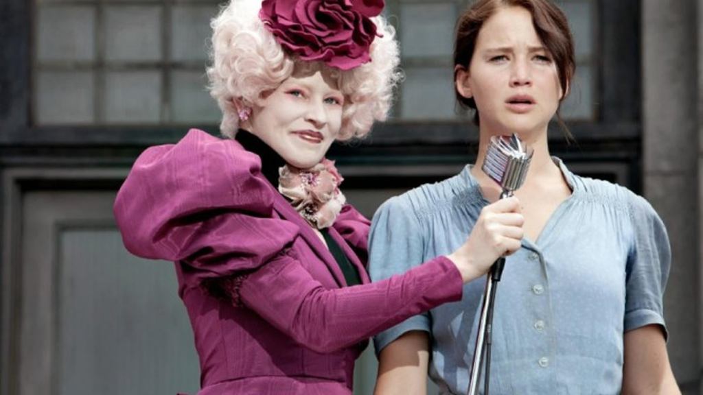 hunger-games-elizabeth-banks-jennifer-lawrence.jpg